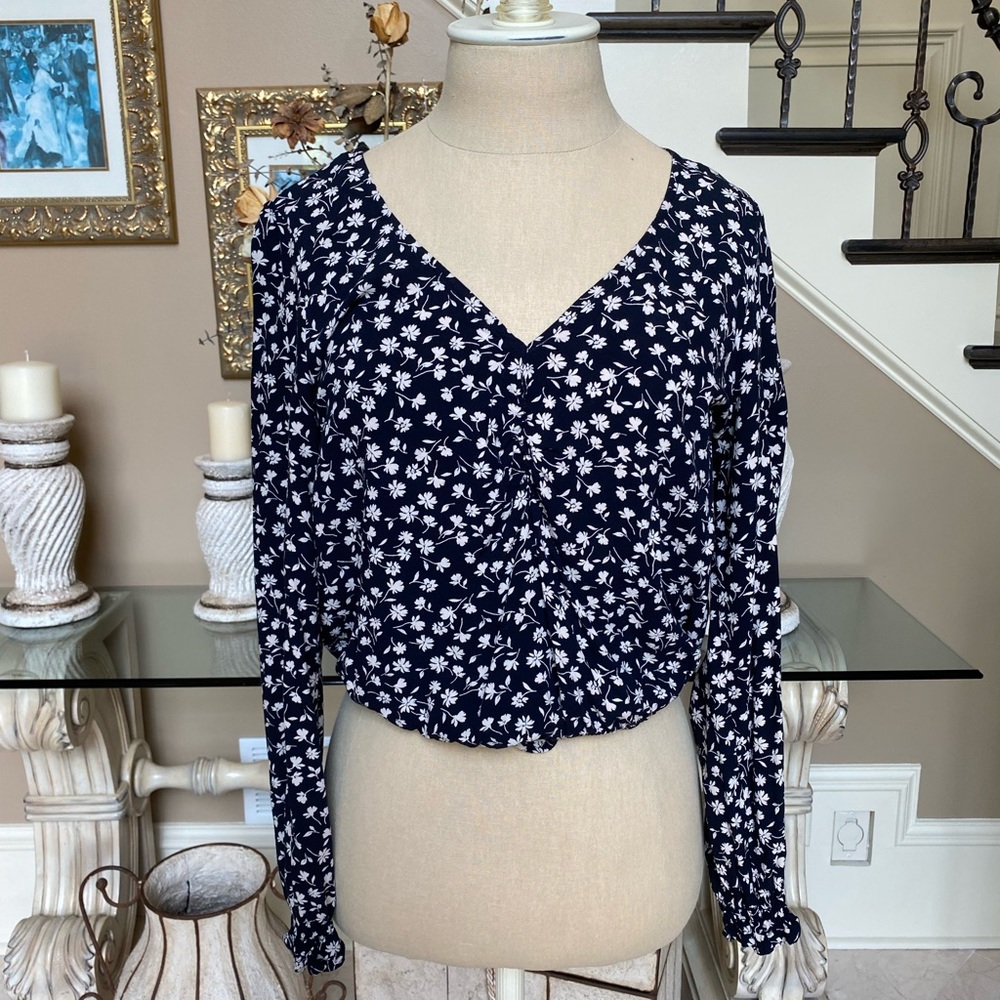 Blue Floral Cropped Long Sleeve Blouse